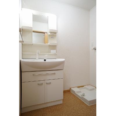 フローラ 204【管理NO：1-015086501-02040】 ★家具家電は申し込み後に搬入します 2026年08月中旬入居可能の物件画像