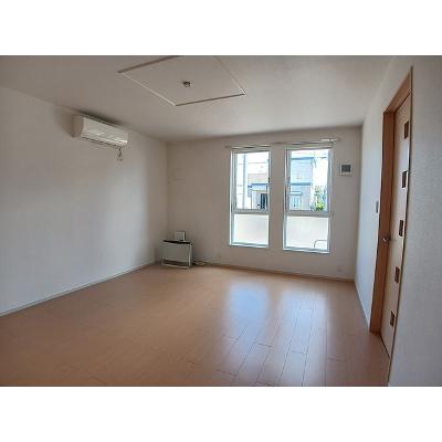 サム・ソラーレ 102【管理NO：1-017070601-01020】 ★家具家電は申し込み後に搬入します★の物件画像