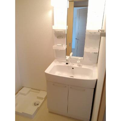 リーヴァ 101【管理NO：1-017722901-01010】 ★家具家電は申し込み後に搬入します★の物件画像