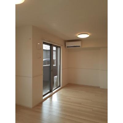スモーキークォーツ 102【管理NO：1-025606201-01020】 ★家具家電は申し込み後に搬入します 2026年08月中旬入居可能の物件画像