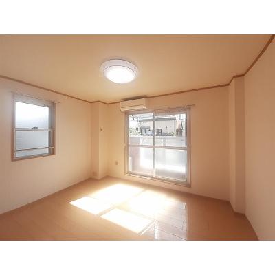 エトワール里中 201【管理NO：1-012621801-02010】 ★家具家電は申し込み後に搬入します 2026年08月上旬入居可能の物件画像