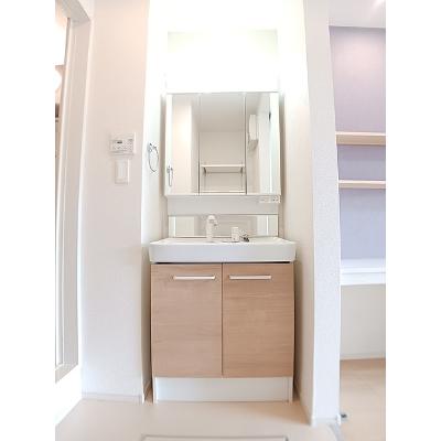 アムール　エナ 102【管理NO：1-023623601-01020】 ★家具家電は申し込み後に搬入します★の物件画像