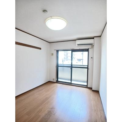 フィオーレ 202【管理NO：1-012033001-02020】 ★家具家電は申し込み後に搬入します★の物件画像