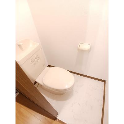 フィオーレ 202【管理NO：1-012033001-02020】 ★家具家電は申し込み後に搬入します★の物件画像
