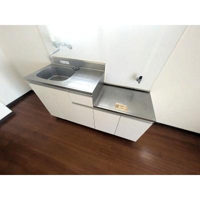 ユニオンマンスリー久米川３　201　1K・セミダブル☆【禁煙ルーム】人気の角部屋！安心のモニター付きインターフォン完備/ソファー・ローテーブル＆たっぷり収納2ドア冷蔵庫など生活家電のあるお部屋の物件画像