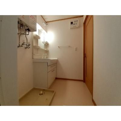 グラシオッソ 102【管理NO：1-013203301-01020】 ★家具家電は申し込み後に搬入します★の物件画像