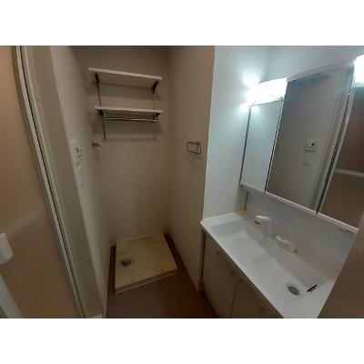 ラカリアＣ 103【管理NO：1-027172703-01030】 ★家具家電は申し込み後に搬入します★の物件画像