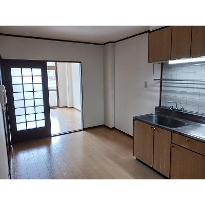 シャランフロイデ 102【管理NO：1-007377401-01020】 ★家具家電は申し込み後に搬入します★の物件画像