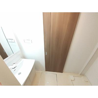 カーチス 101【管理NO：1-027373801-01010】 ★家具家電は申し込み後に搬入します★ ★2027年01月下旬入居可能★の物件画像