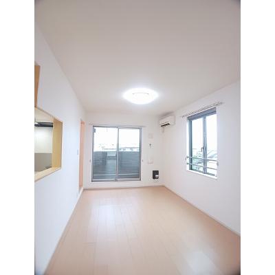 カミヤ 302【管理NO：1-018551501-03020】 ★家具家電は申し込み後に搬入します★の物件画像