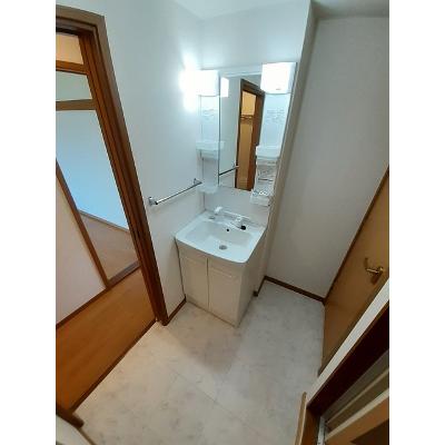 イースト・よしの 201【管理NO：1-009478601-02010】 ★家具家電は申し込み後に搬入します 2026年08月下旬入居可能の物件画像