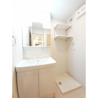 アジュールＡ 102【管理NO：1-025422401-01020】 ★家具家電は申し込み後に搬入します★の物件画像