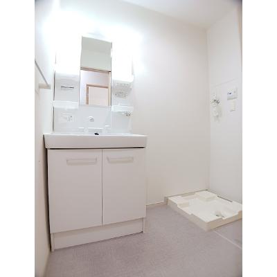 グランブルー　３ｒｄ 203【管理NO：1-020066101-02030】 ★家具家電は申し込み後に搬入します★の物件画像