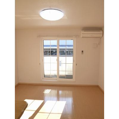カーサ　エレガンテⅠ 201【管理NO：1-016261001-02010】 ★家具家電は申し込み後に搬入します 2026年09月上旬入居可能の物件画像