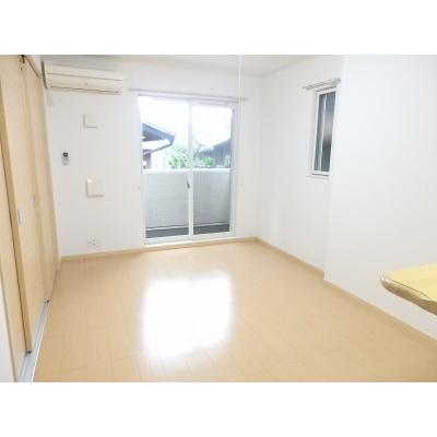 スィーニ 102【管理NO：1-016065001-01020】 ★家具家電は申し込み後に搬入します 2026年09月中旬入居可能の物件画像