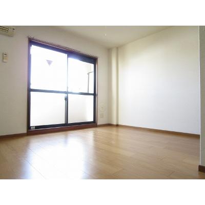 Ｃｏｕｒｔ　Ｌｉｖｅｌｙ 304【管理NO：1-009757501-03040】 ★家具家電は申し込み後に搬入します★の物件画像