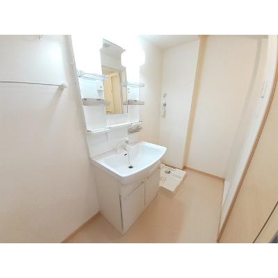 エレガント中山 103【管理NO：1-019359601-01030】 ★家具家電は申し込み後に搬入します★ ★2026年08月中旬入居可能★の物件画像