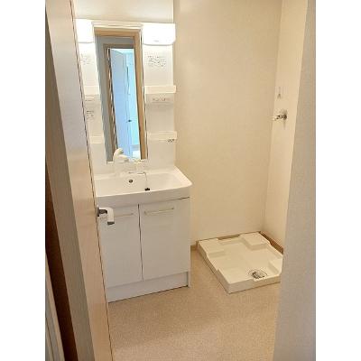 エアリー 103【管理NO：1-018843501-01030】 ★家具家電は申し込み後に搬入します★の物件画像