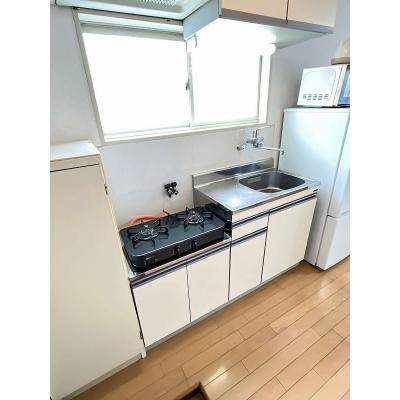 ユニオンマンスリー武蔵砂川１　203　1R・セミダブル☆【禁煙ルーム】人気の角部屋！安心のモニター付きインターフォン完備/デスク・チェア＆たっぷり収納2ドア冷蔵庫など生活家電のあるお部屋の物件画像