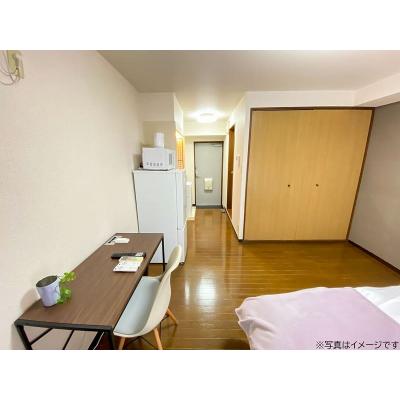 ユニオンマンスリー高幡不動２　105　1R・シングル☆【禁煙ルーム】便利な宅配ボックス付き！安心のモニター付きインターフォン完備/デスク・チェア＆たっぷり収納2ドア冷蔵庫など生活家電のあるお部屋の物件画像