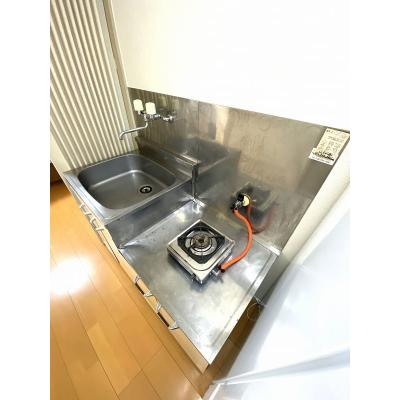 ユニオンマンスリー京王堀之内３　202　1R・シングル☆【禁煙ルーム】便利な宅配ボックス完備/デスク・チェア＆たっぷり収納2ドア冷蔵庫など生活家電のあるお部屋/中央大学多摩キャンパスまで徒歩通学の物件画像