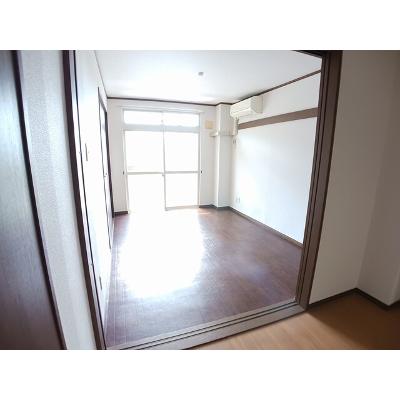 クレディ 201【管理NO：1-009770201-02010】 ★家具家電は申し込み後に搬入します★の物件画像