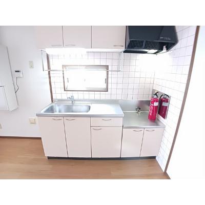 クレディ 201【管理NO：1-009770201-02010】 ★家具家電は申し込み後に搬入します★の物件画像