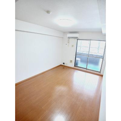 ニューカレント 203【管理NO：1-014177601-02030】 ★家具家電は申し込み後に搬入します★の物件画像