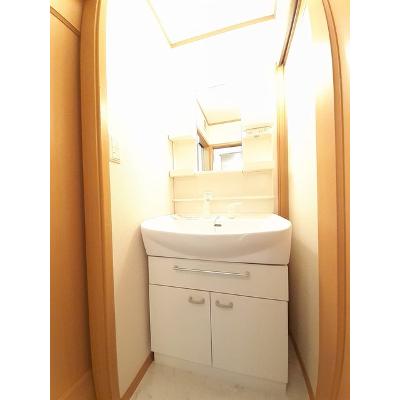 ウロジンゼⅠ 201【管理NO：1-013118701-02010】 ★家具家電は申し込み後に搬入します★ ★2026年08月下旬入居可能★の物件画像
