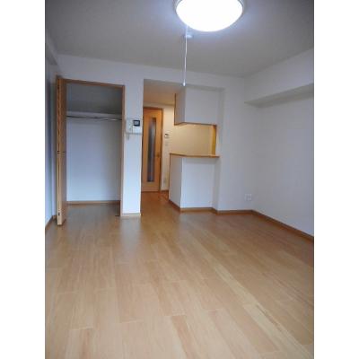 ホワイト　ウッド 105【管理NO：1-012625301-01050】 ★家具家電は申し込み後に搬入します 2026年10月中旬入居可能の物件画像