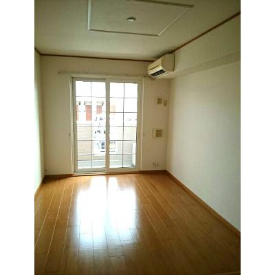 エンブレイスミドル 102【管理NO：1-013526201-01020】 ★家具家電は申し込み後に搬入します★の物件画像