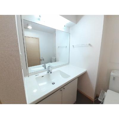 カーサ・モデルノⅡ 201【管理NO：1-016408201-02010】 ★家具家電は申し込み後に搬入します 2026年10月中旬入居可能の物件画像