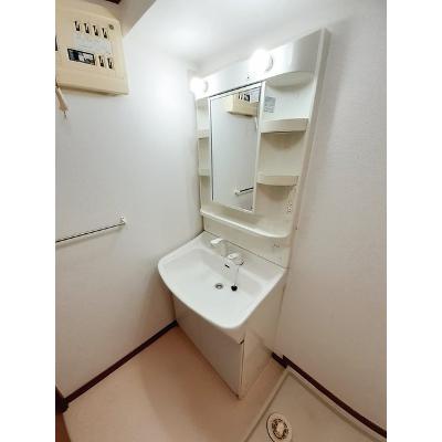 エトワール保美 103【管理NO：1-011531401-01030】 ★家具家電は申し込み後に搬入します★の物件画像