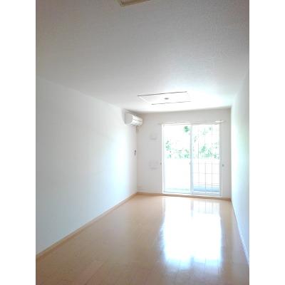 フォレストリバー 102【管理NO：1-016933301-01020】 ★家具家電は申し込み後に搬入します★ ★2026年09月中旬入居可能★の物件画像