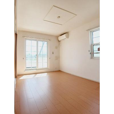 リバーサイドＡ 203【管理NO：1-013636601-02030】 ★家具家電は申し込み後に搬入します★の物件画像