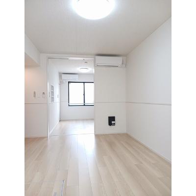 フラワー 103【管理NO：1-028109201-01030】 ★家具家電は申し込み後に搬入します★ ★2026年09月中旬入居可能★の物件画像
