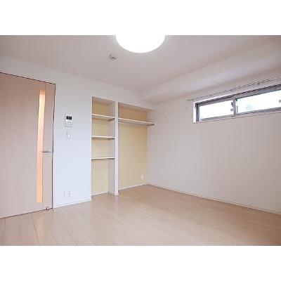 フィレール　デュ　トラジャⅢ 101【管理NO：1-022903401-01010】 ★家具家電は申し込み後に搬入します★の物件画像
