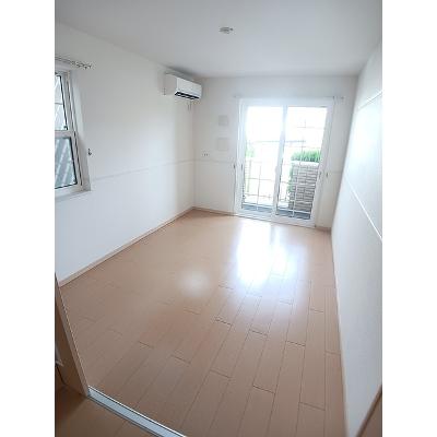 クレマチス 102【管理NO：1-016395201-01020】 ★家具家電は申し込み後に搬入します★の物件画像