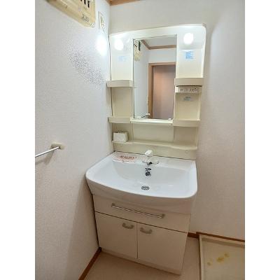 ホワイトアイ　Ａ 102【管理NO：1-012822501-01020】 ★家具家電は申し込み後に搬入します★の物件画像
