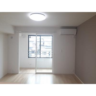 ヒカルサ高岡角イースト 203【管理NO：1-027529601-02030】 ★家具家電は申し込み後に搬入します★の物件画像