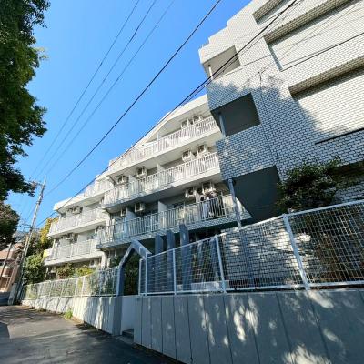 【J’sマンスリー新百合ヶ丘 214】8月7日～入居可🌟厚さ20㎝高密度ポケットコイルマットレス使用！最寄り駅徒歩4分・新宿駅まで約23分、乗換無し！アクセス良好☆【インターネット無料】の物件画像