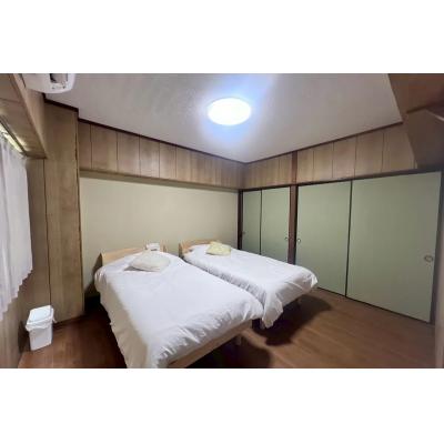 県庁前駅すぐ/最大4名/2DK/無料Wi-Fi/ベッド4台【アザミウィークリー久茂地 501号室】の物件画像
