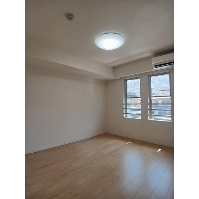 オベルジーヌ 201【管理NO：1-024420401-02010】 ★家具家電は申し込み後に搬入します★の物件画像