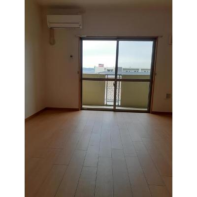 ラ　フローラ 302【管理NO：1-014439901-03020】 ★家具家電は申し込み後に搬入します★の物件画像