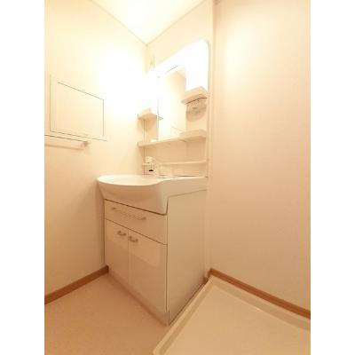 メイクロード 205【管理NO：1-014609401-02040】 ★家具家電は申し込み後に搬入します★の物件画像