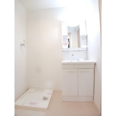 ラ　フローラ 101【管理NO：1-014439901-01010】 ★家具家電は申し込み後に搬入します★の物件画像
