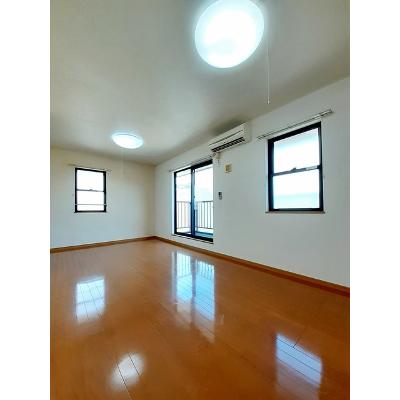 ラ　シャンテ 205【管理NO：1-013683801-02040】 ★家具家電は申し込み後に搬入します★の物件画像