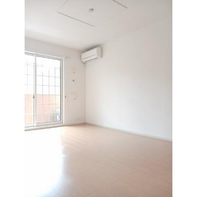 シャイニング　スマイル２ 103【管理NO：1-018977102-01030】 ★家具家電は申し込み後に搬入します★の物件画像