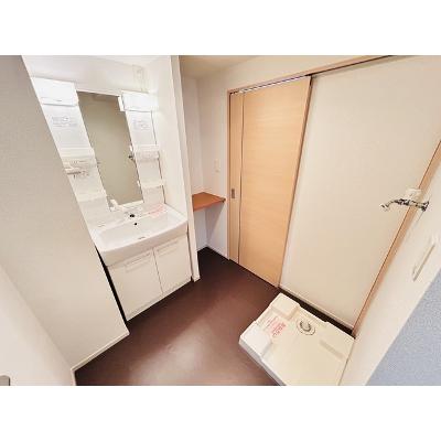 花椿 102【管理NO：1-017117801-01020】 ★家具家電は申し込み後に搬入します★ ★2026年09月中旬入居可能★の物件画像