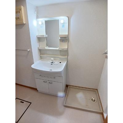 シェーン・バッハ 102【管理NO：1-012993001-01020】 ★家具家電は申し込み後に搬入します★の物件画像